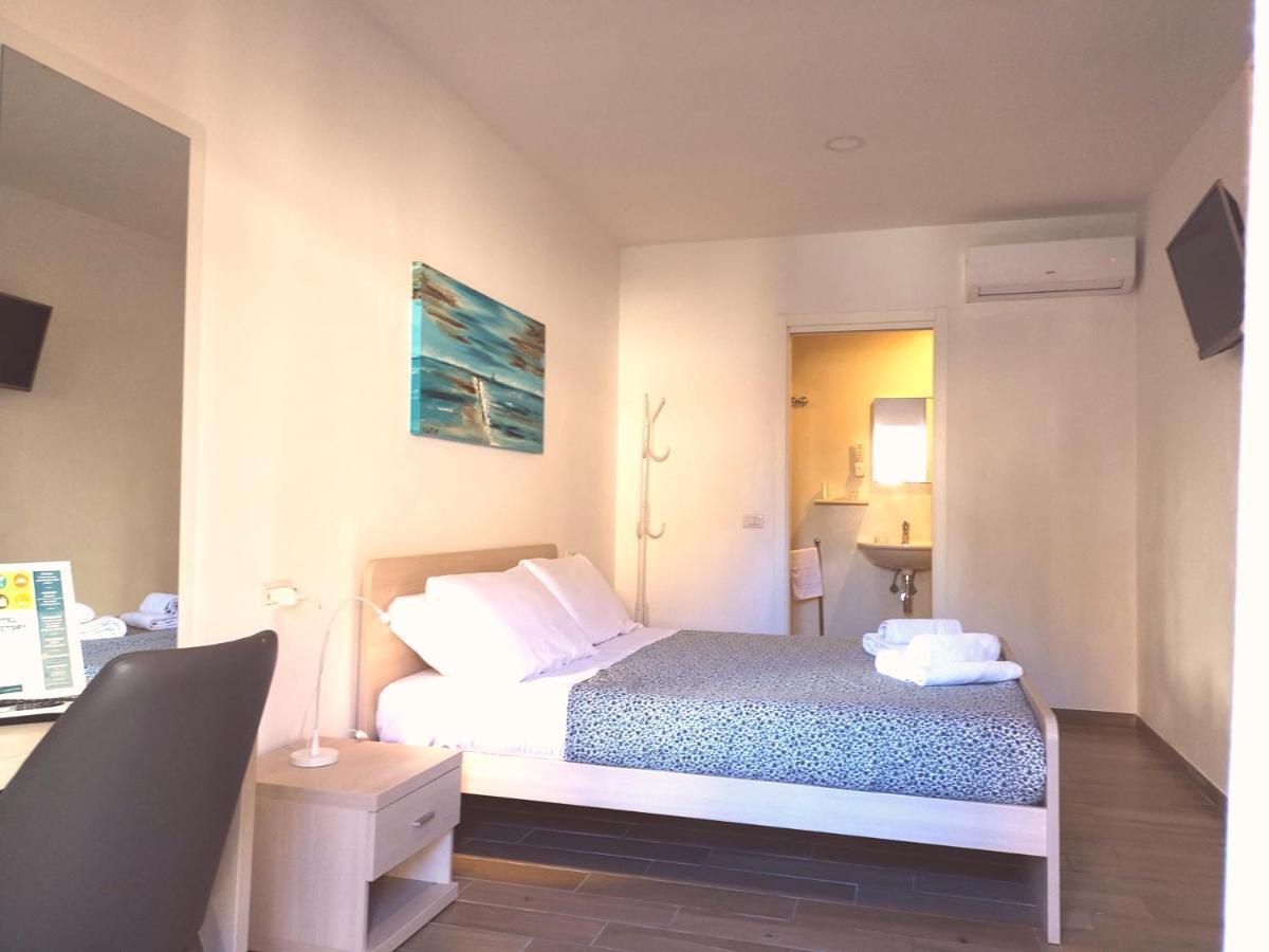 Academy Hotel Fiumicino Extérieur photo