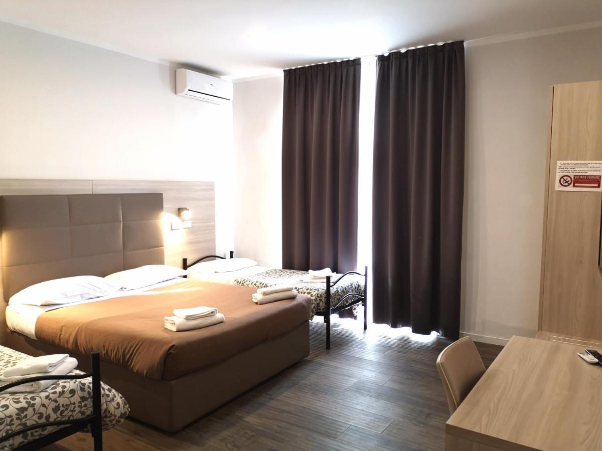 Academy Hotel Fiumicino Extérieur photo