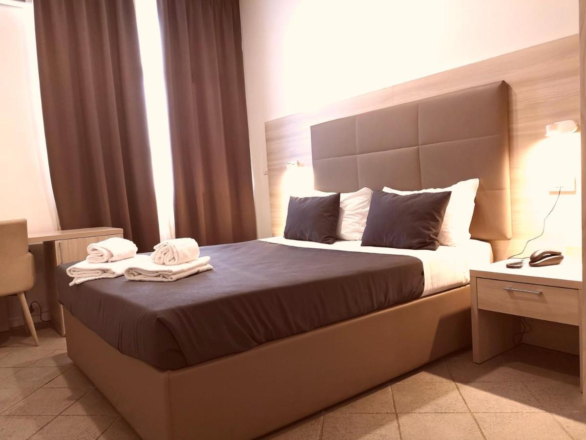 Academy Hotel Fiumicino Extérieur photo