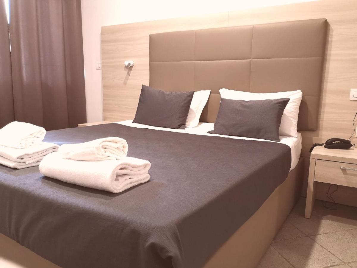 Academy Hotel Fiumicino Extérieur photo