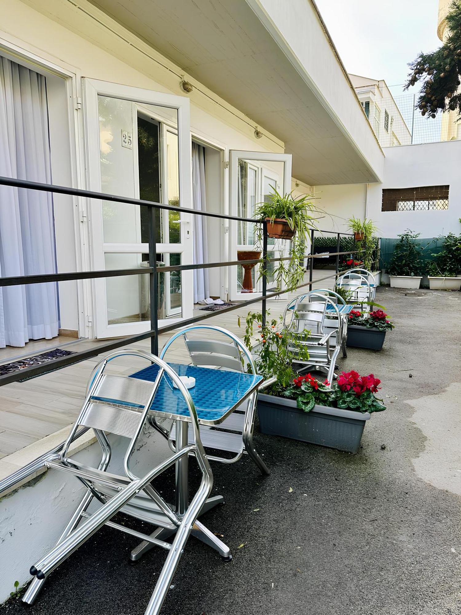 Academy Hotel Fiumicino Extérieur photo