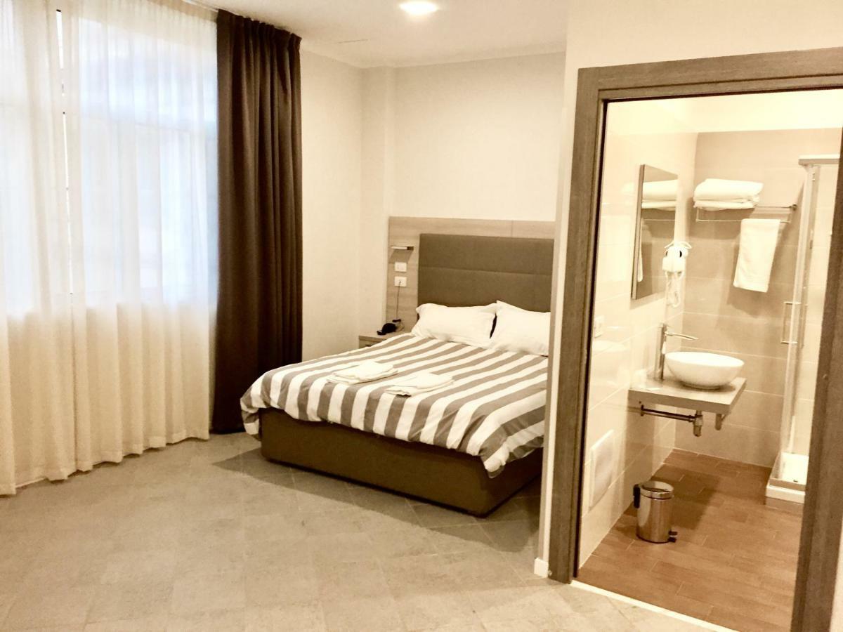Academy Hotel Fiumicino Extérieur photo