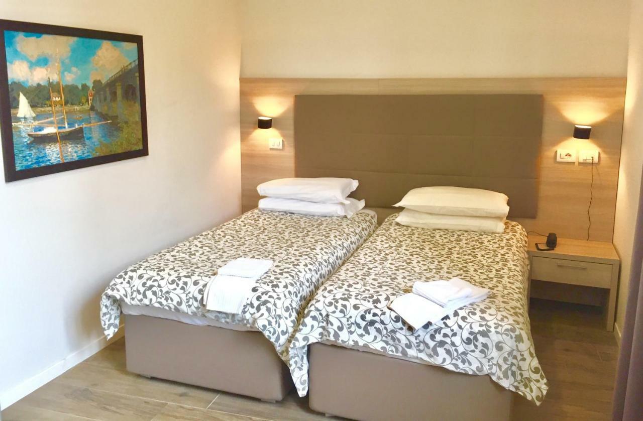 Academy Hotel Fiumicino Extérieur photo
