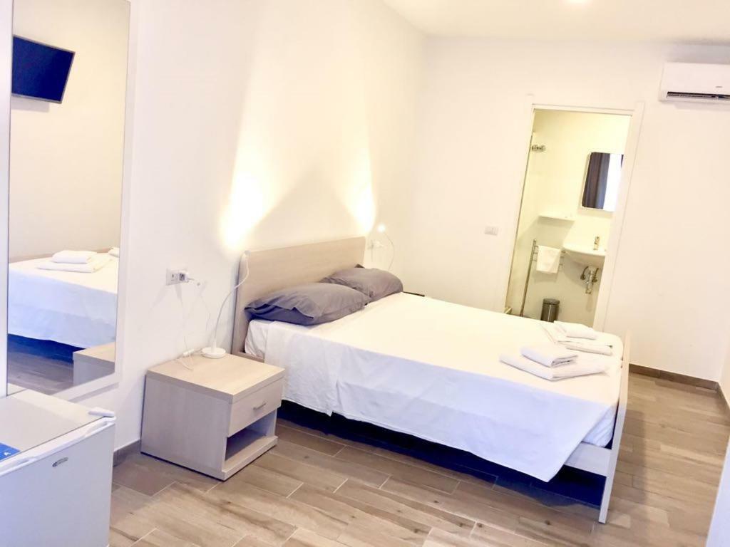 Academy Hotel Fiumicino Extérieur photo